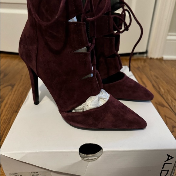 Maroon suede ALDO heels size women’s 8 - Picture 1 of 3